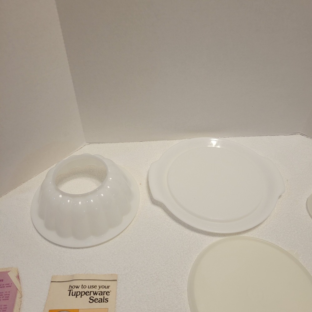 Tupperware Vintage Jel-N-Serve food mold set w/ 4 tops - Picture 6 of 6
